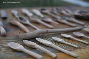 Wolfszeit Naturkraft Survival und Bushcraft in der Rhön / Bayern. Holzlöffel.